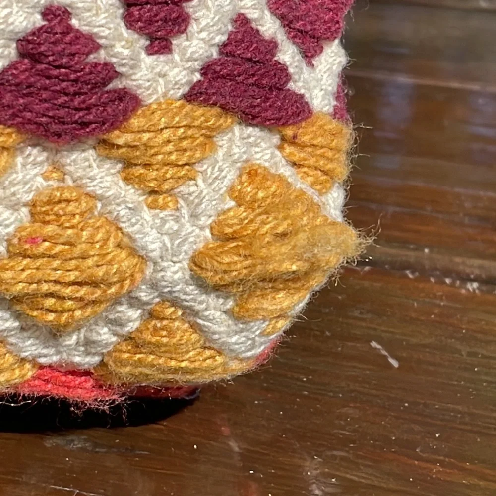 Universal thread multi colored pouch. - Picture 3 of 4